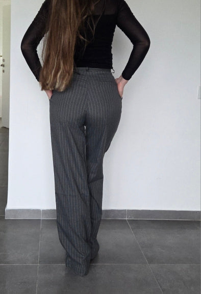 מכנס קלאסי בגזרה גבוהה – לנשים עם שיק טבעי