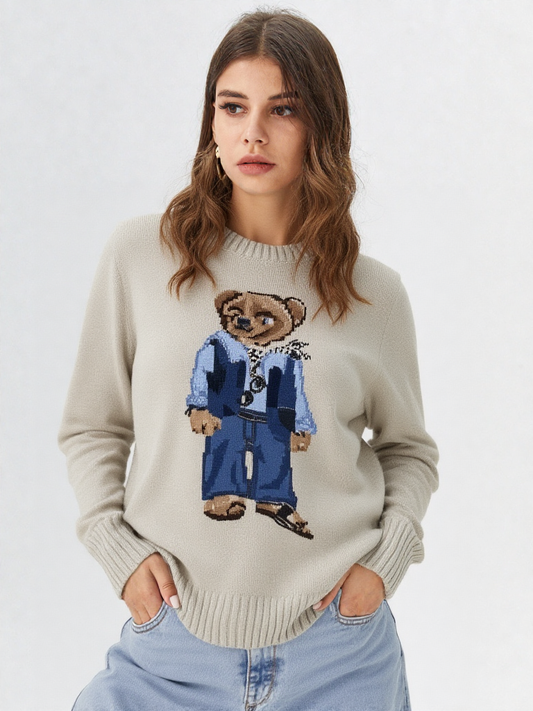 Elowen – סוודר אוברסייז חורפי עם איור דובי צעיר ומלא סטייל