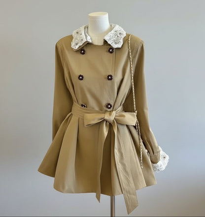 Celestine – מעיל צרפתי אלגנטי בגזרת אוברסייז עם צווארון בובה ותחרה