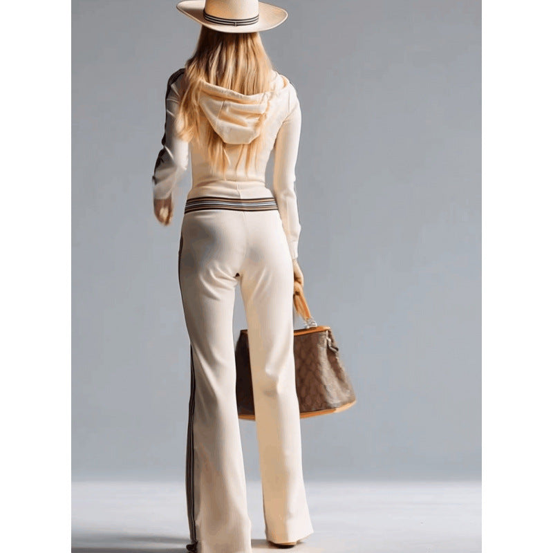 ELVIRA – אוברול סרוג עם קפוצ’ון ופסי צבע