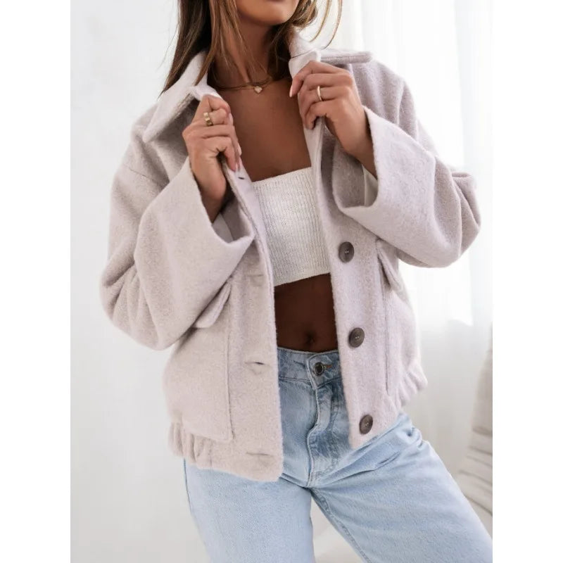 Althea – מעיל קלאסי בגזרה נקייה עם סגירת כפתורים