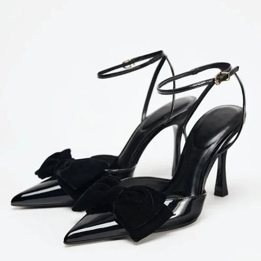  Noir – עקב לק שחור עם פפיון אלגנטי