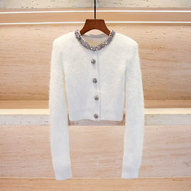 Vionette – קרדיגן סרוג קצר בגזרה מחטבת עם יהלומים עדינים