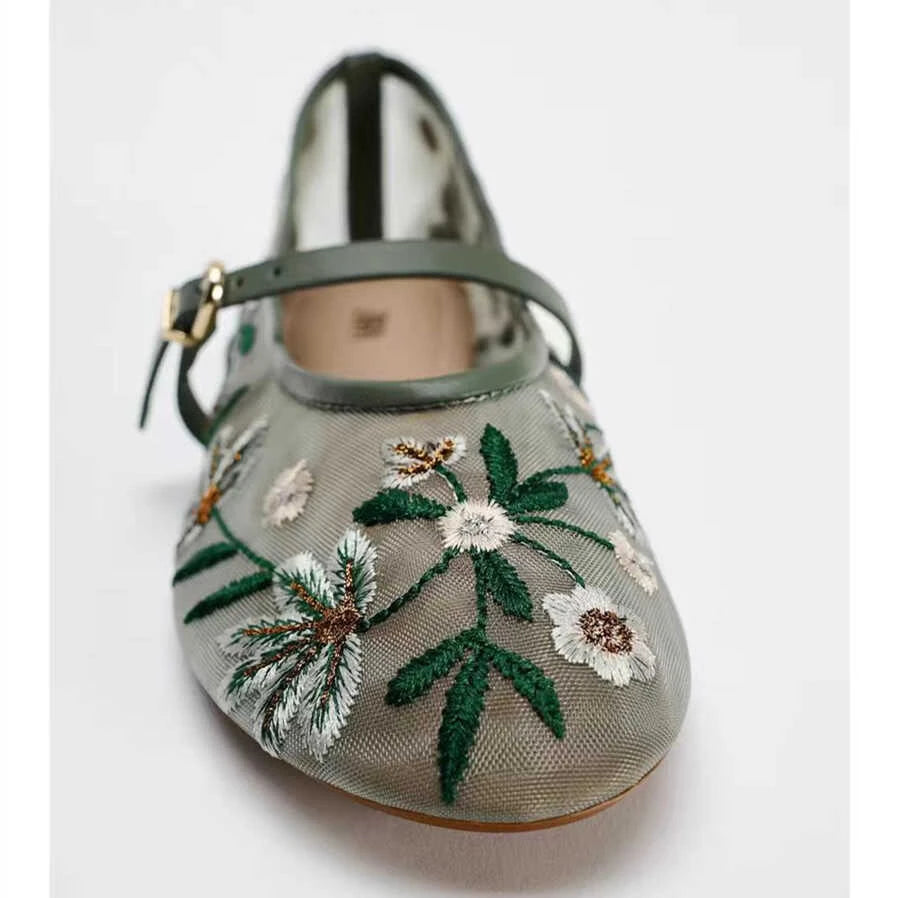 CALIRA – נעלי בלט רקומות פרחים