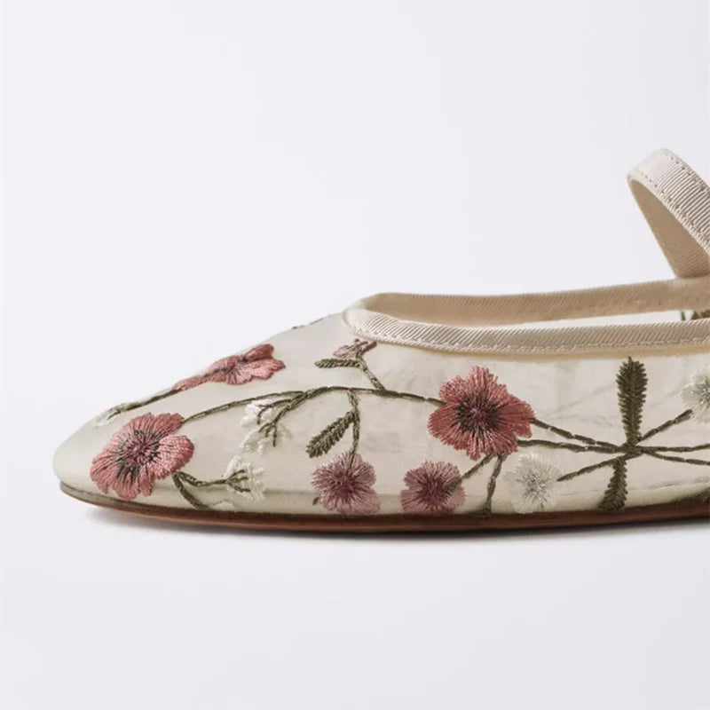 SOLENNE – נעלי Mary Jane רקומות עם רשת אוורירית