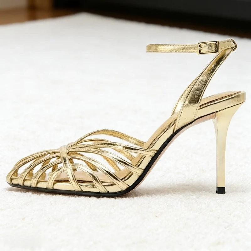 Aurelia Gold – סנדלי עקב זהב עם רצועות דקות