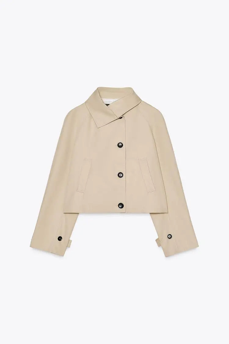 Fahima ג׳קט קצר בגזרה ישרה עם כפתורים וצווארון גבוה