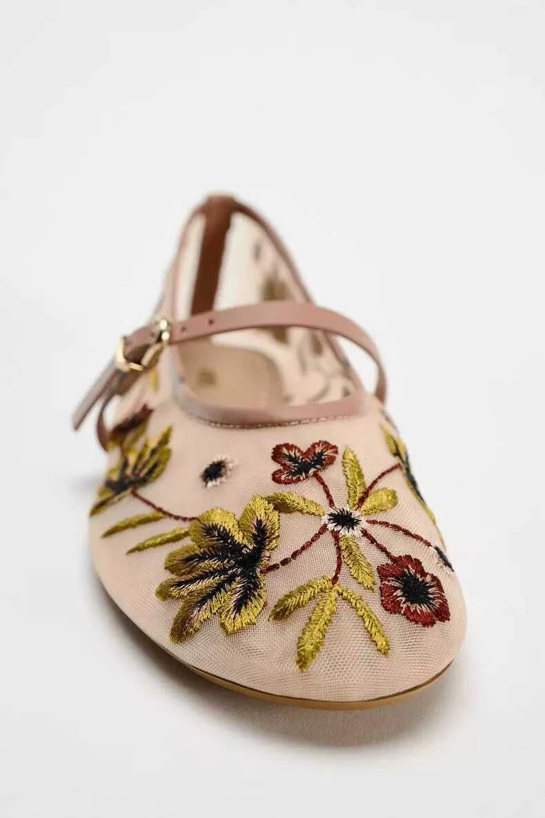 CALIRA – נעלי בלט רקומות פרחים