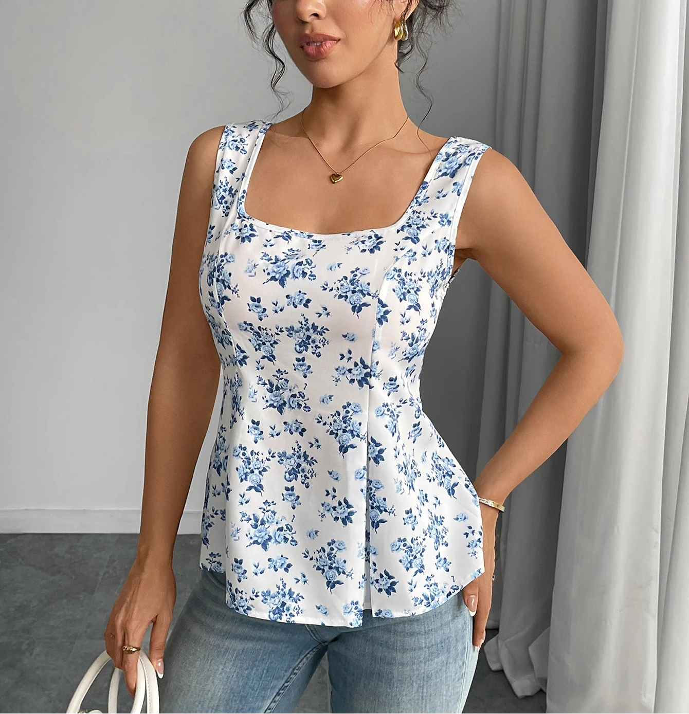 LIVIANA טופ פרחוני קשירה