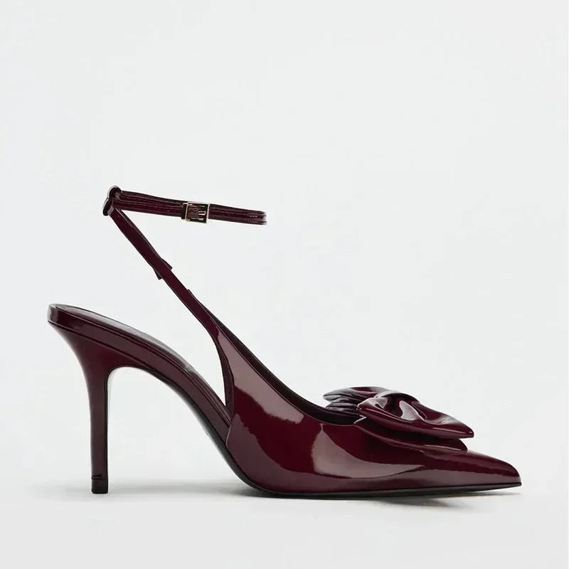 Celestia – עקב לק מחודד עם רצועת קרסול ופפיון